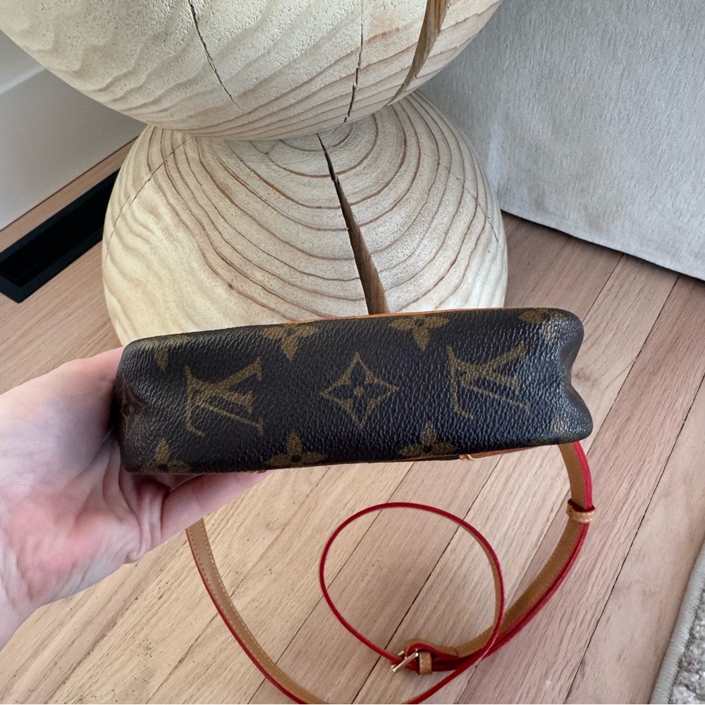 ✅AUTHENTIC✅LOUIS VUITTON DANUBE CROSSBODY BAG - Picture 9 of 14